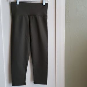 Crop-Length Yoga Tights in Rich Olive